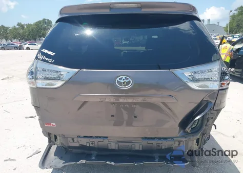 2012 Toyota Sienna Se 8 Passenger z USA, uszkodzony, nr VIN 5TDXK3DC8CS248769